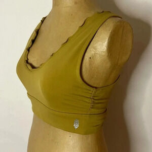 Free People Movement sz XS Hearts Aflutter Sports Bra great pre owned condition